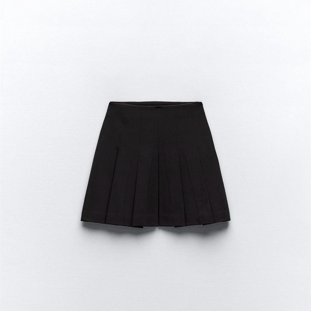 Black mini pleated skirt